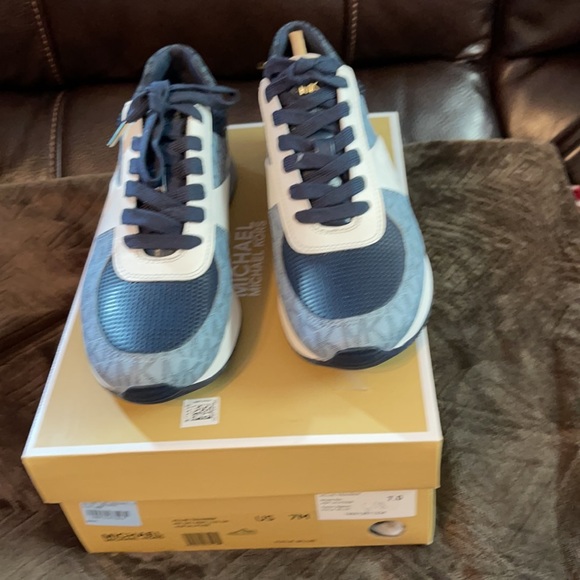 Michael Kors Allie Trainer - Picture 2 of 5